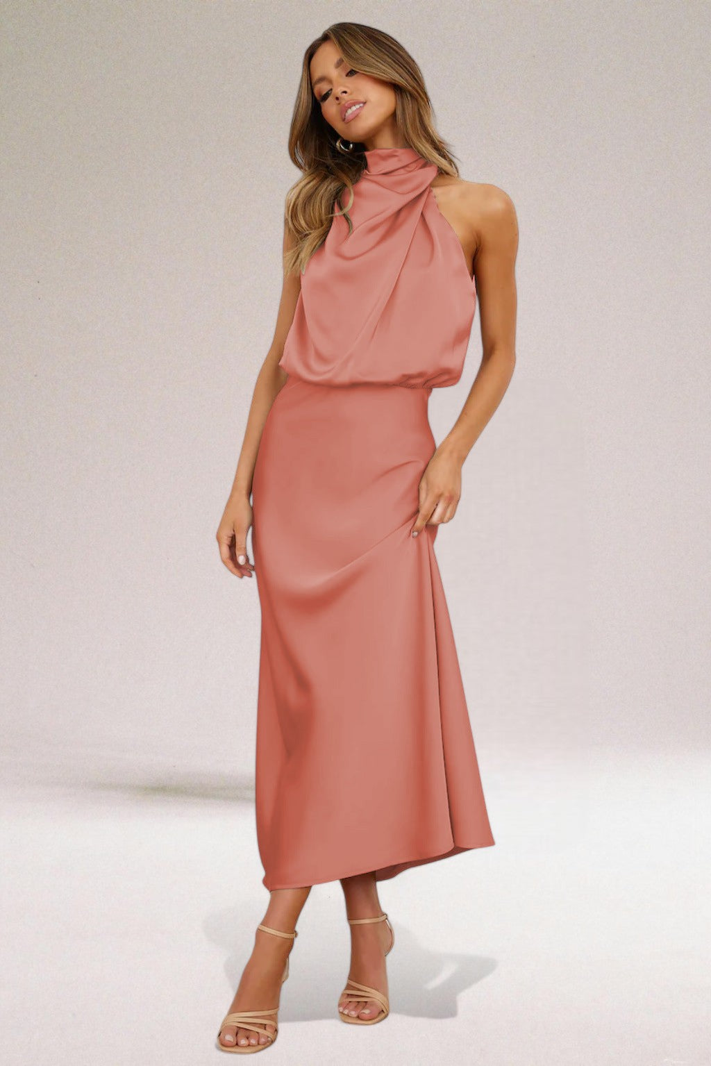 Flavia - Elegante vestido de satén con escote americano