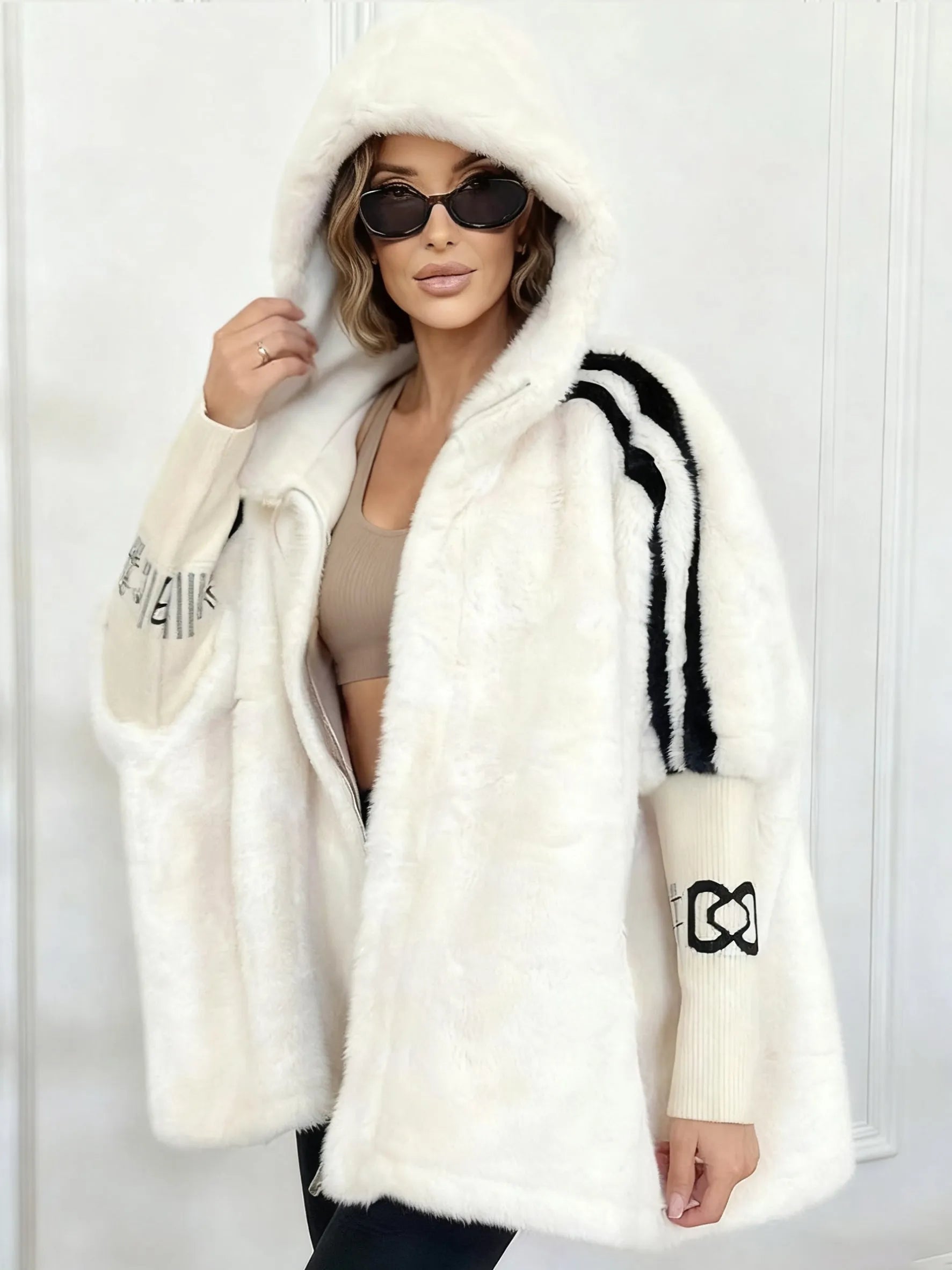 Aaliyah – Abrigo oversize de piel sintética con capucha