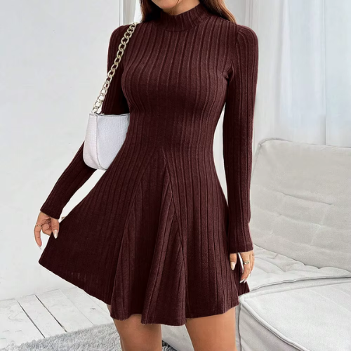 Emma – El eterno vestido acampanado de cuello alto