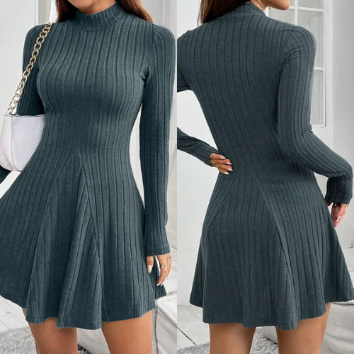 Emma – El eterno vestido acampanado de cuello alto