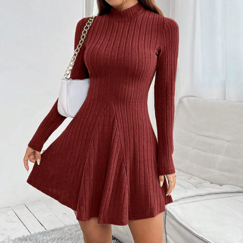 Emma – El eterno vestido acampanado de cuello alto