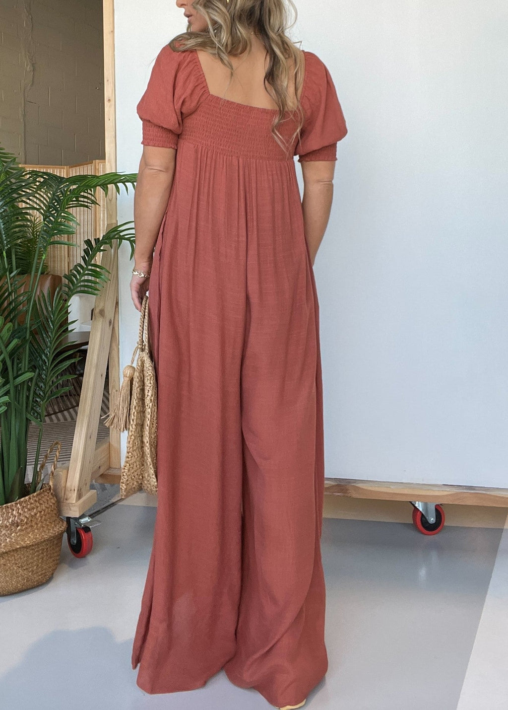 Laura - Mono de mujer con escote cuadrado