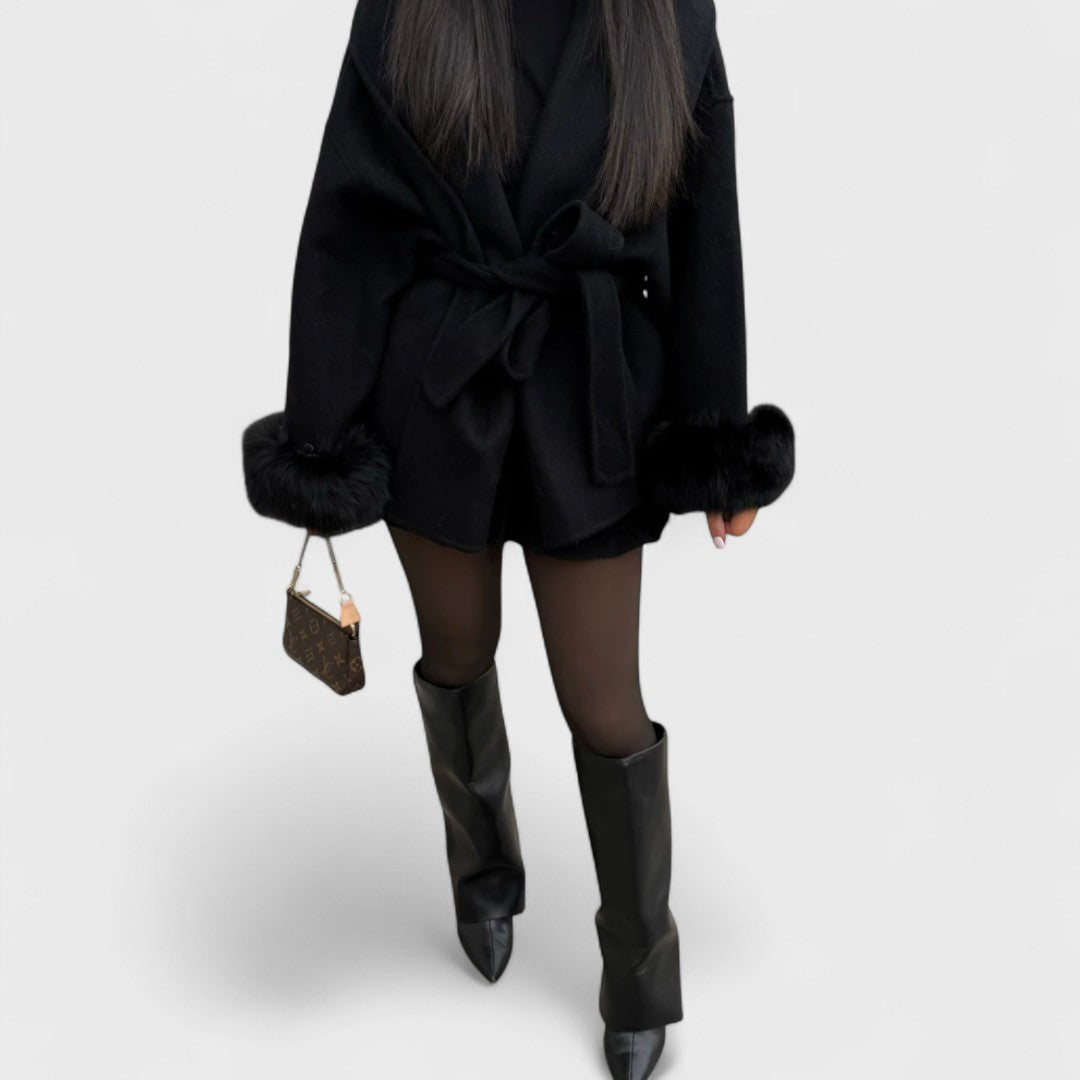 Thea – Abrigo de lana con detalles de piel sintética
