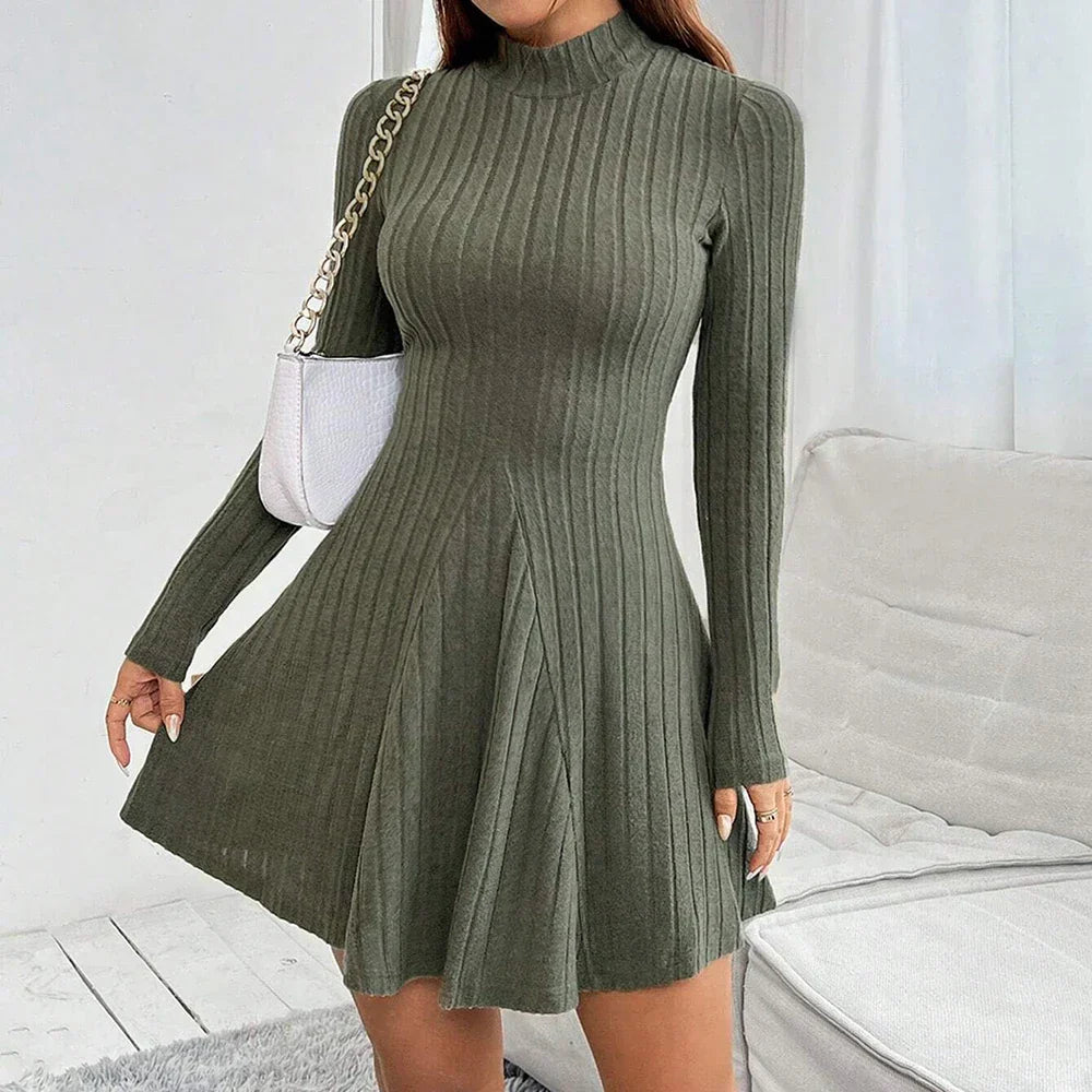 Emma – El eterno vestido acampanado de cuello alto