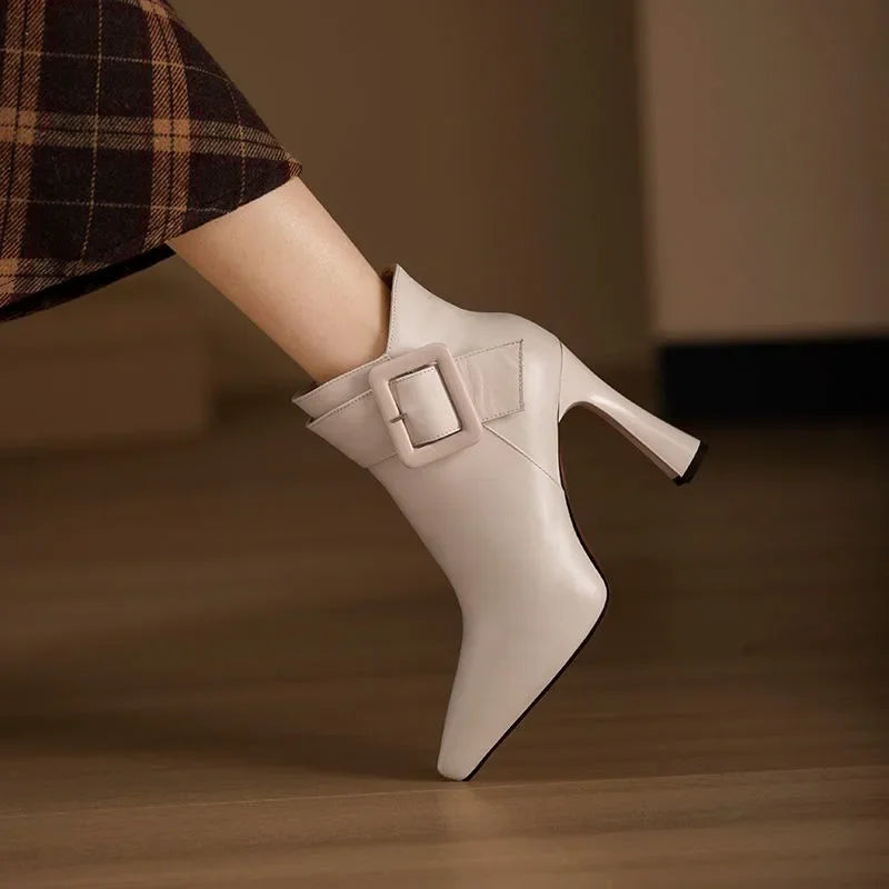 Aveline – Botas con hebilla de cuero sintético