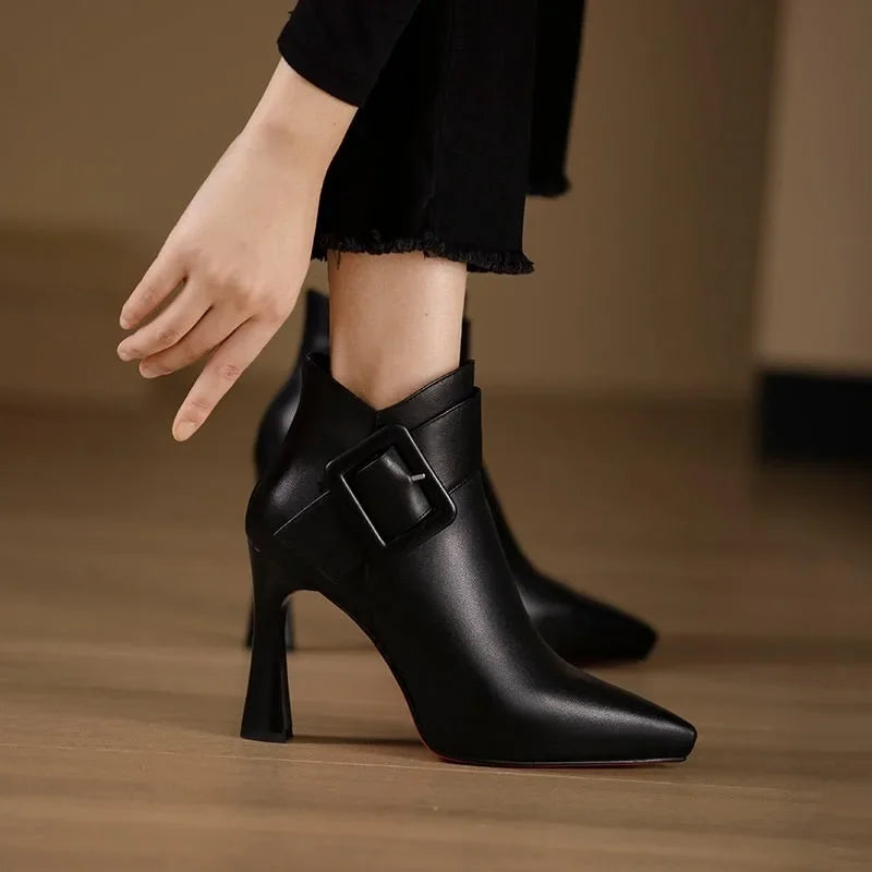 Aveline – Botas con hebilla de cuero sintético