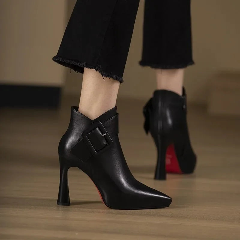 Aveline – Botas con hebilla de cuero sintético