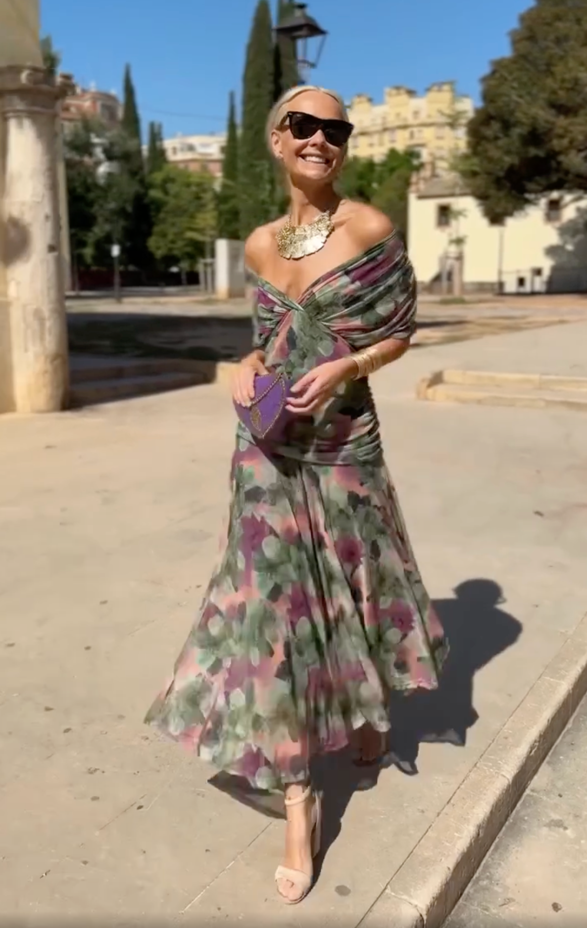 Eloria – Vestido plisado con estampado floral