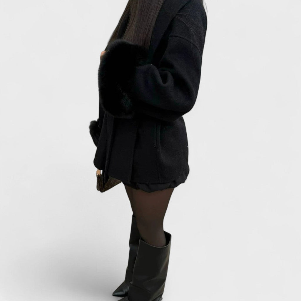 Thea – Abrigo de lana con detalles de piel sintética