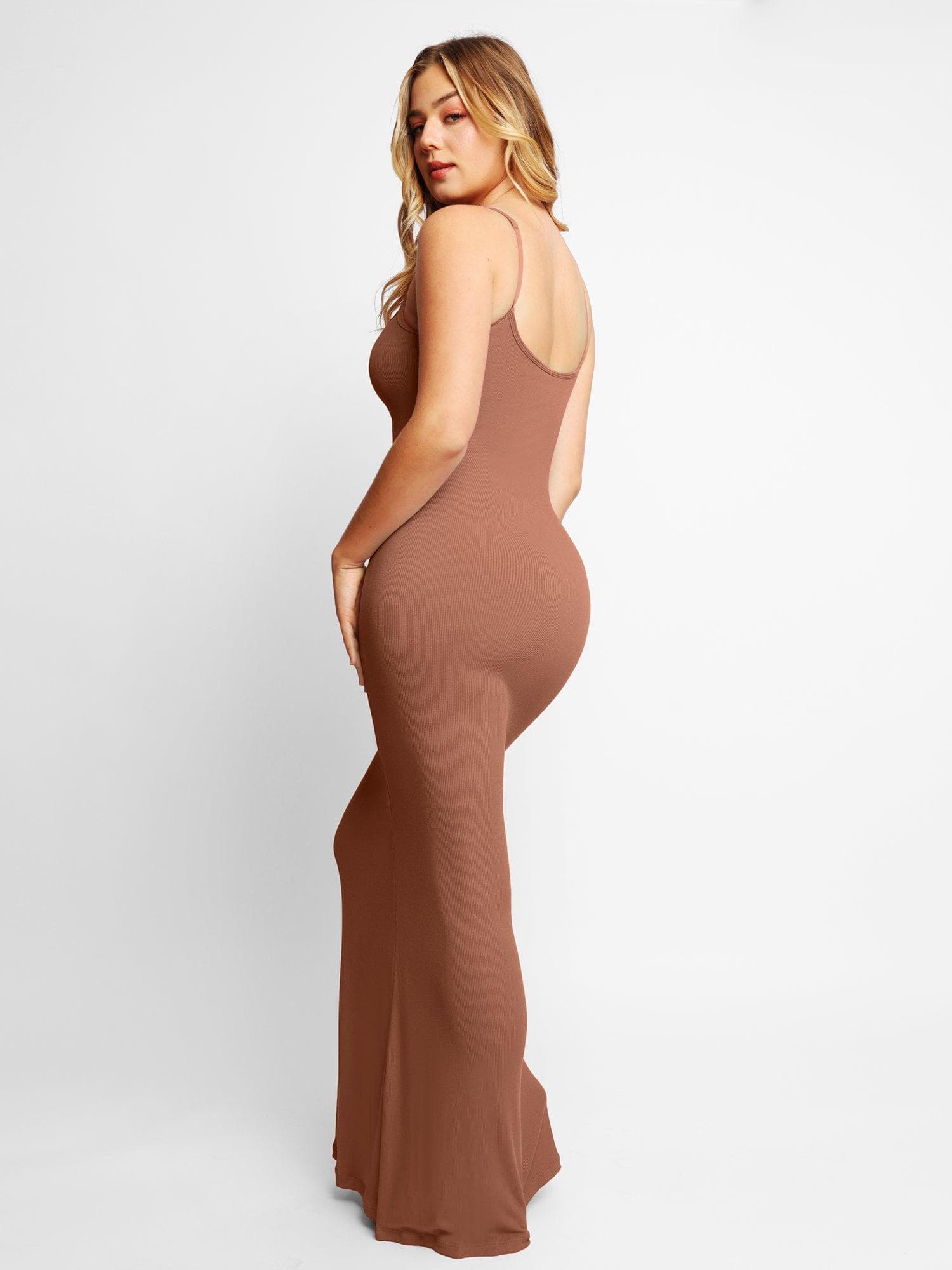 Elara – Vestido moldeador