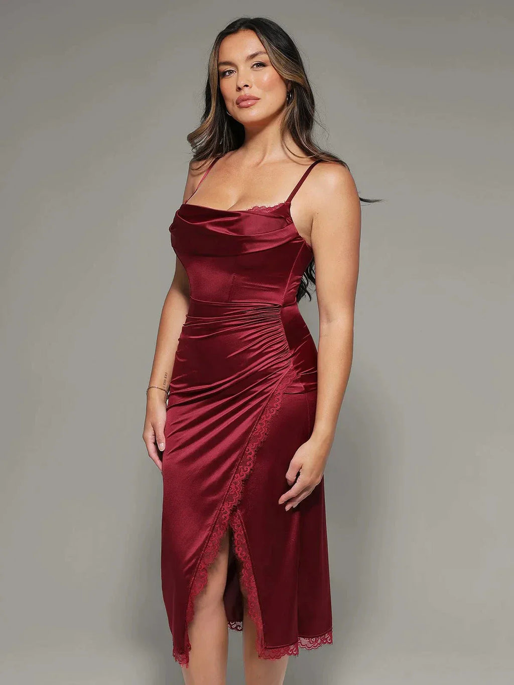 Valentina – Elegante vestido con corsé de encaje
